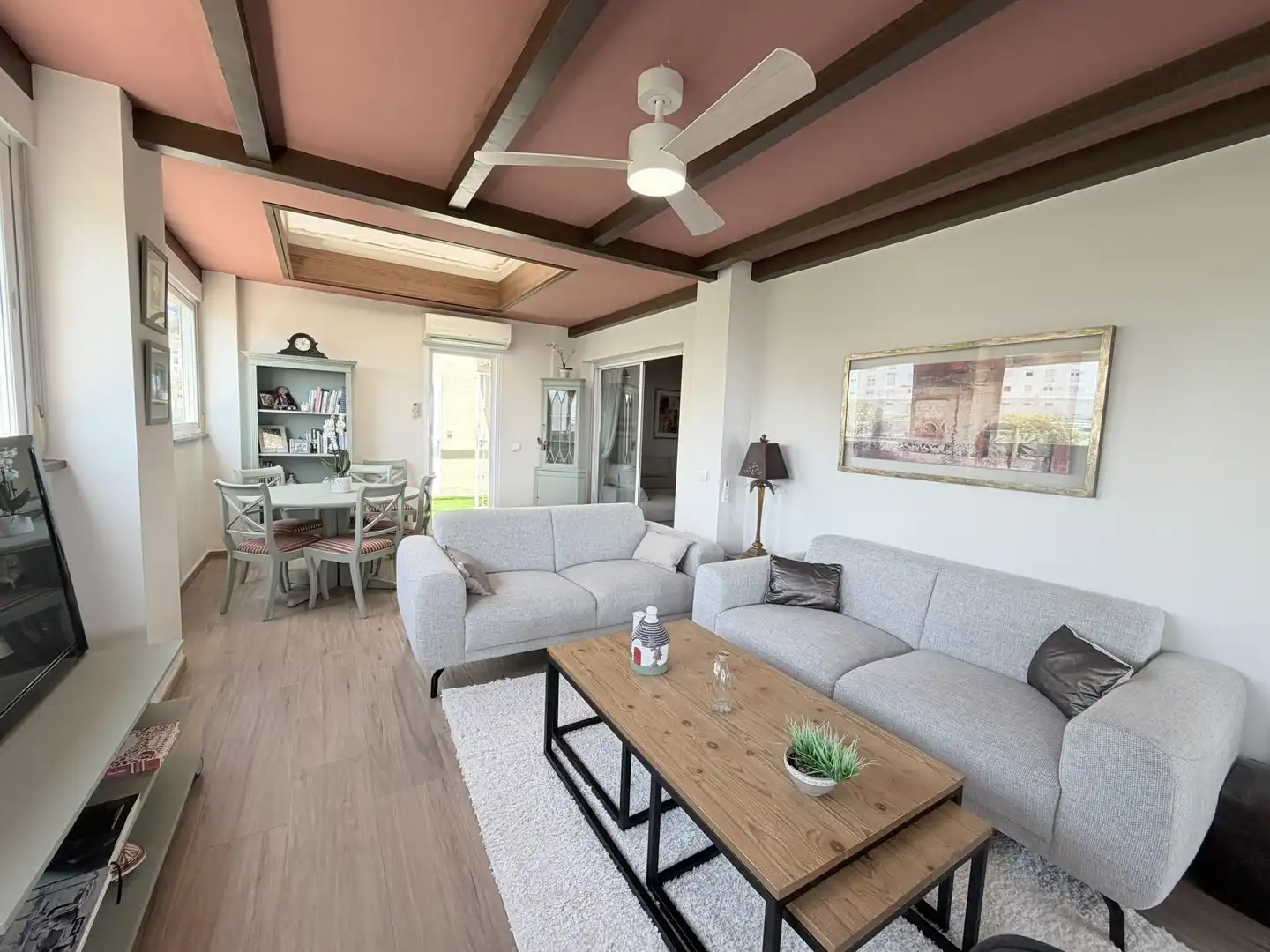 Sala de estar de Ático en venta en Benalmádena con Aire acondicionado, Calefacción y Jardín privado