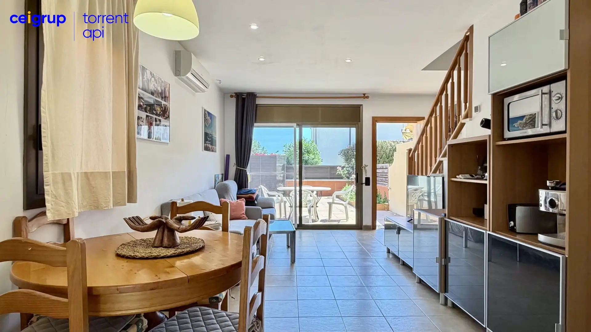 Sala de estar de Casa adosada en venta en L'Estartit con Terraza, Piscina y Amueblado