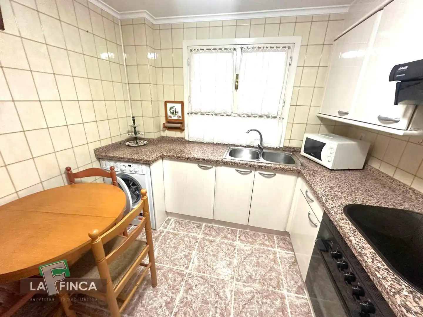 Cocina de Piso en venta en Oviedo  con Calefacción, Parquet y Amueblado