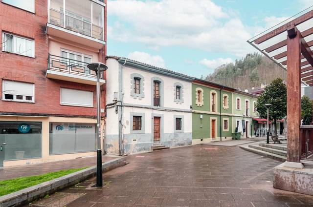 Casa adosada en Venta en Plaza Plaza Constitución, 2 en La Villa - Bazuelo