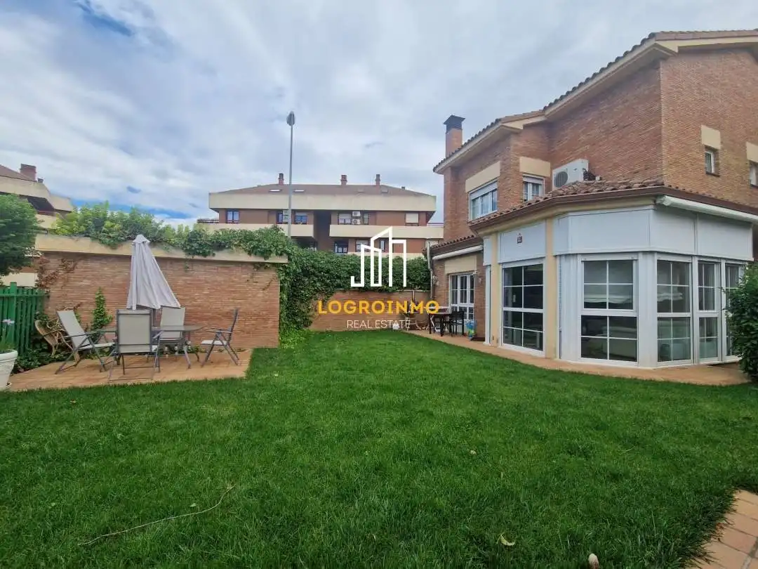 House with pool for sale in Avda. Madrid, imagen 4