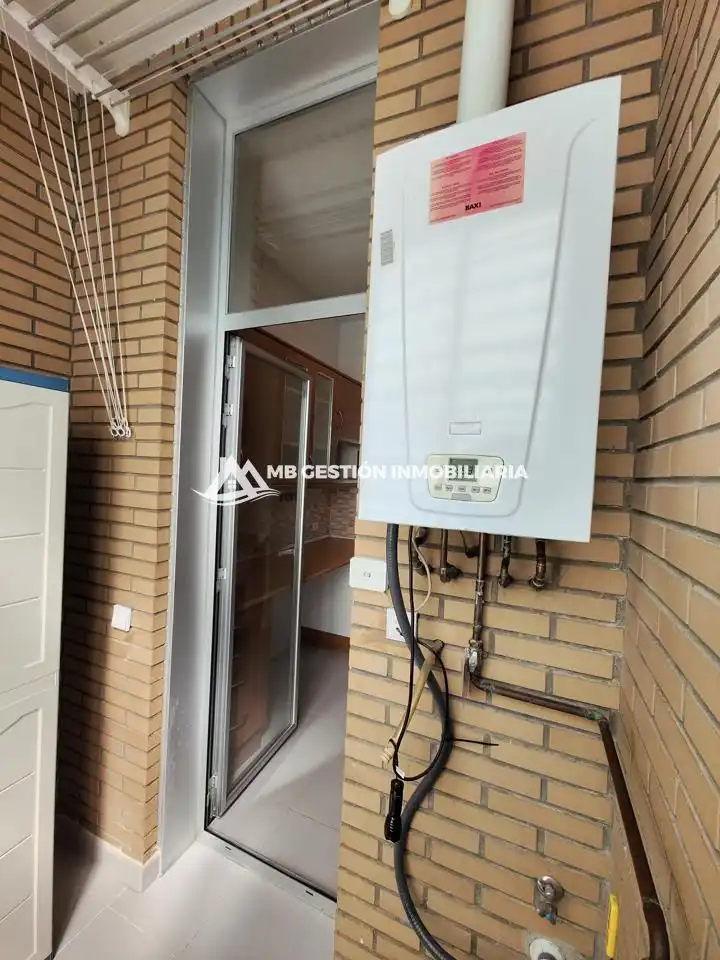 Habitación de Planta baja en venta en Fuenlabrada con Calefacción, Trastero y Piscina