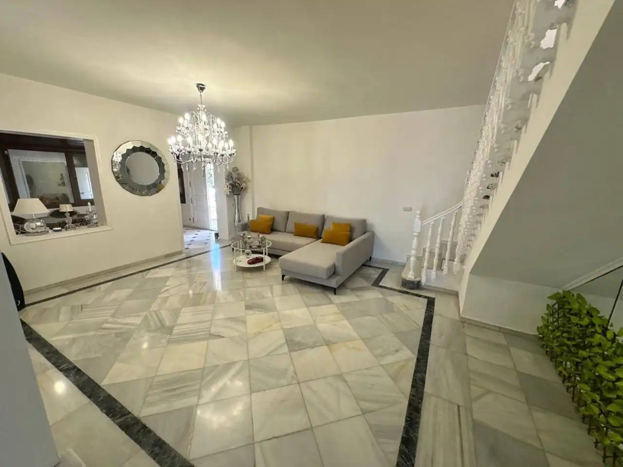 Sala d'estar de Casa o xalet de lloguer en Marbella amb Jardí privat, Terrassa i Piscina