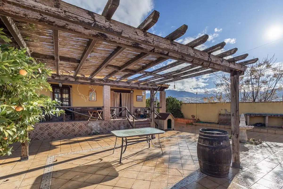 Terrassa de Casa o xalet en venda en La Zubia amb Calefacció i Jardí privat