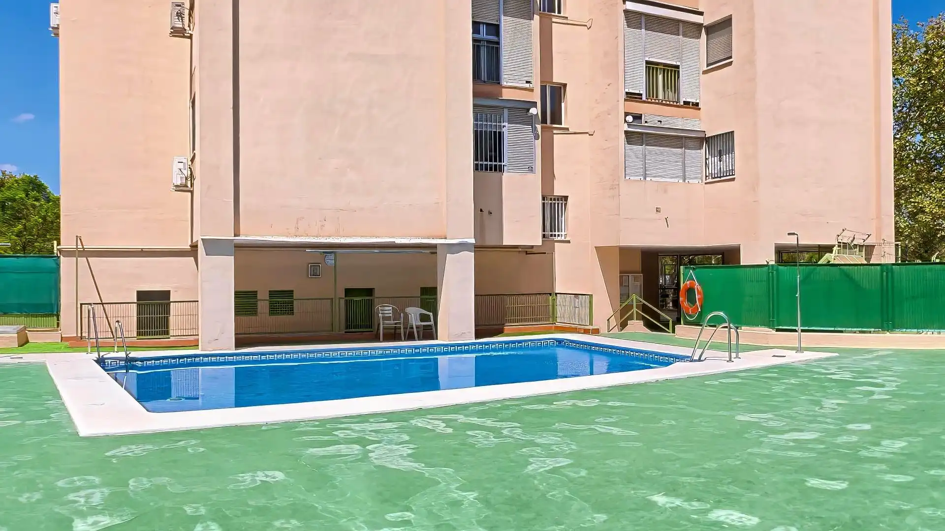 Piscina de Pis en venda en Sevilla amb Aire condicionat, Terrassa i Piscina comunitària