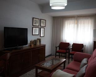 Sala d'estar de Pis de lloguer en  Zaragoza Capital amb Calefacció, Moblat i Forn