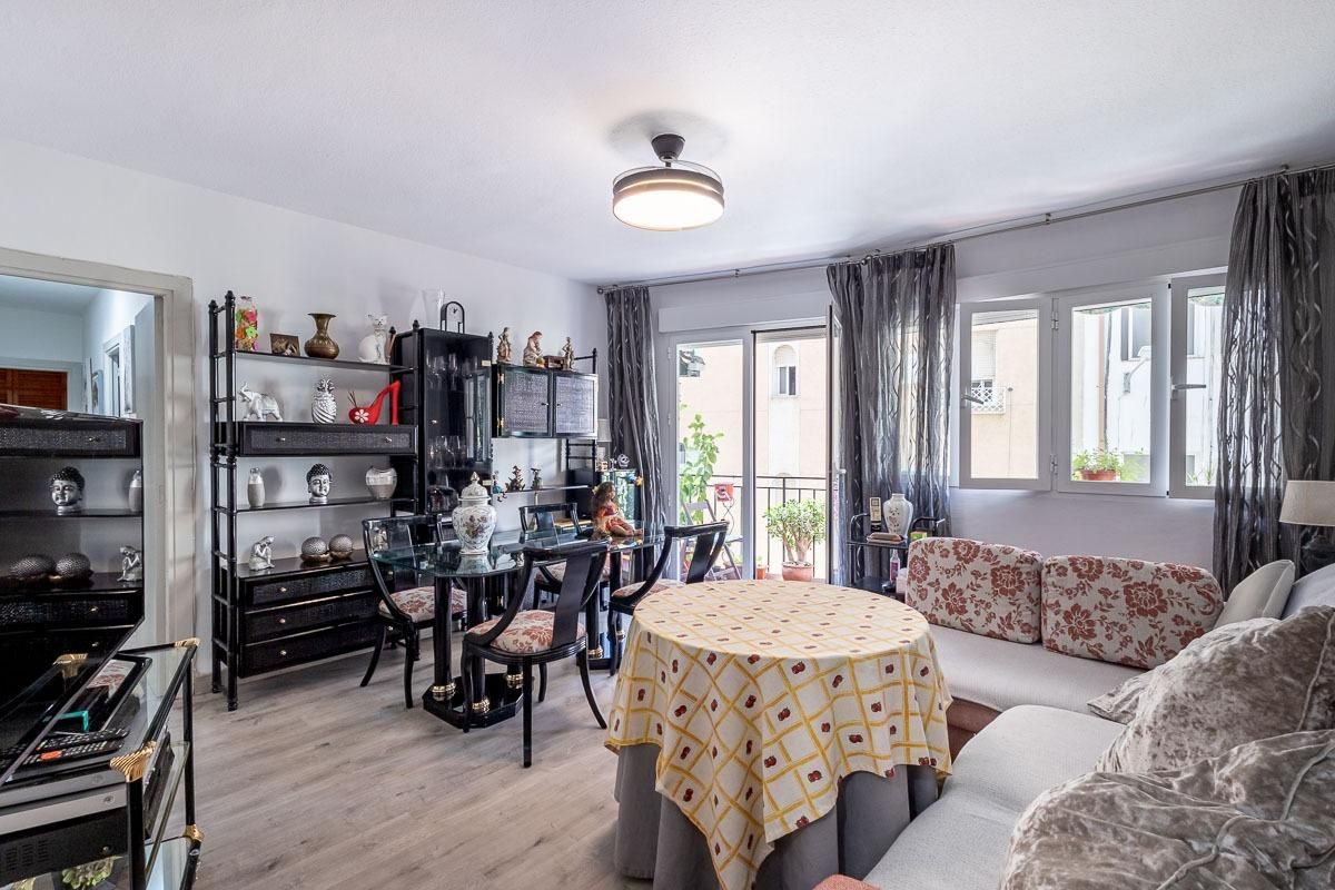 Bedroom of Flat for sale in  Granada Capital  with Air Conditioner and Balcony
