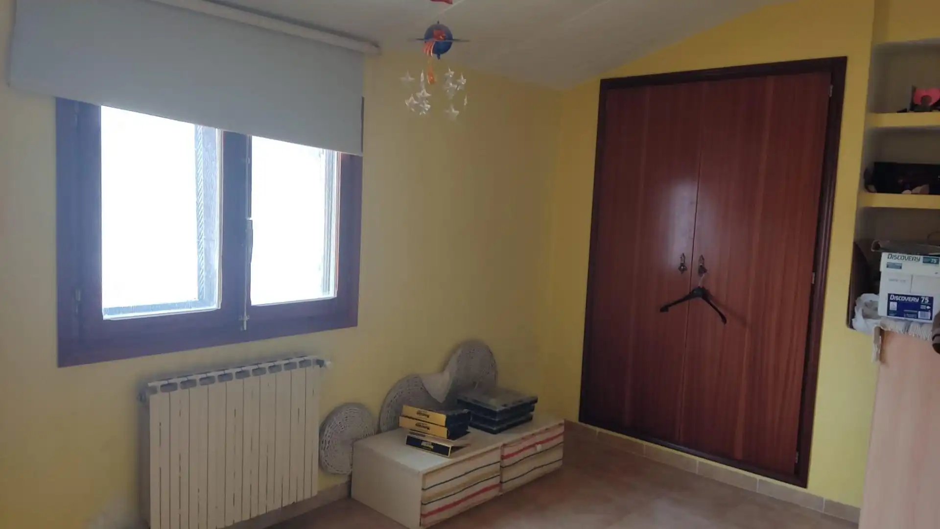 Habitación de Casa adosada en venta en Caudete de las Fuentes con Calefacción, Jardín privado y Terraza