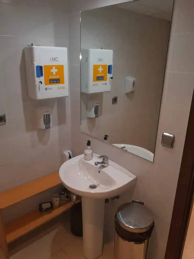 Bathroom of Office for rent in Ciutat Vella 