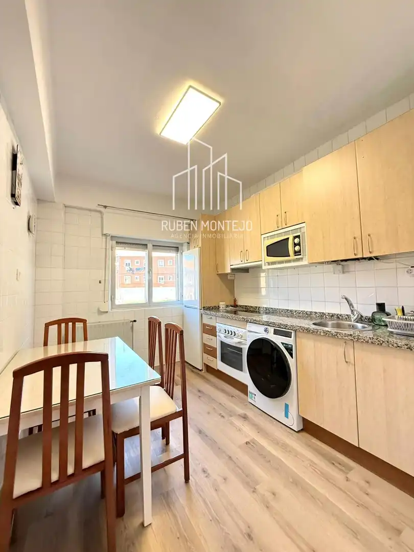 Kitchen of Flat for rent in Salamanca  with Heating, Storage room and Furnished