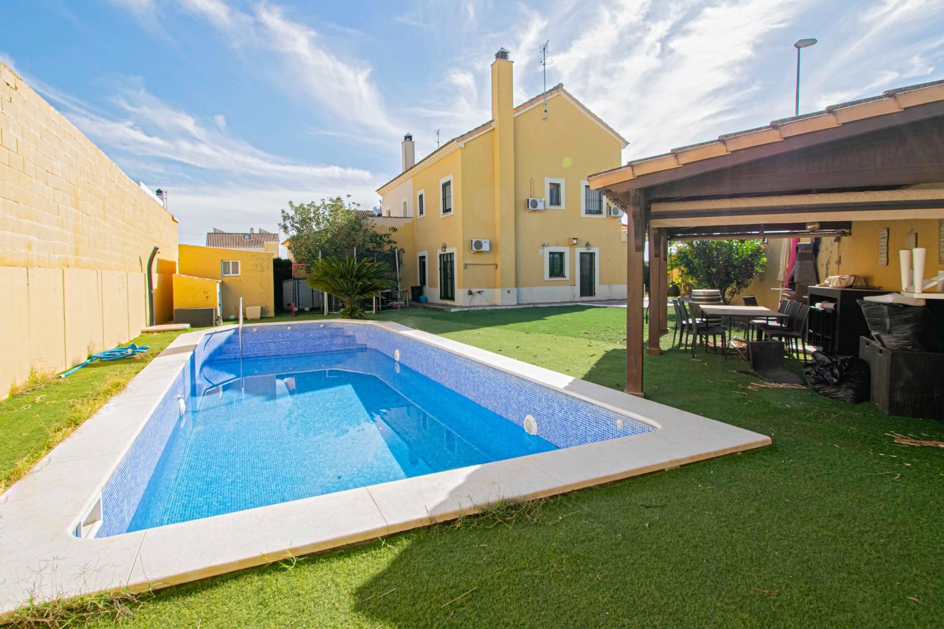 Garden of Single-family semi-detached for sale in Alcalá de Guadaira  with Air Conditioner, Private garden and Swimming Pool