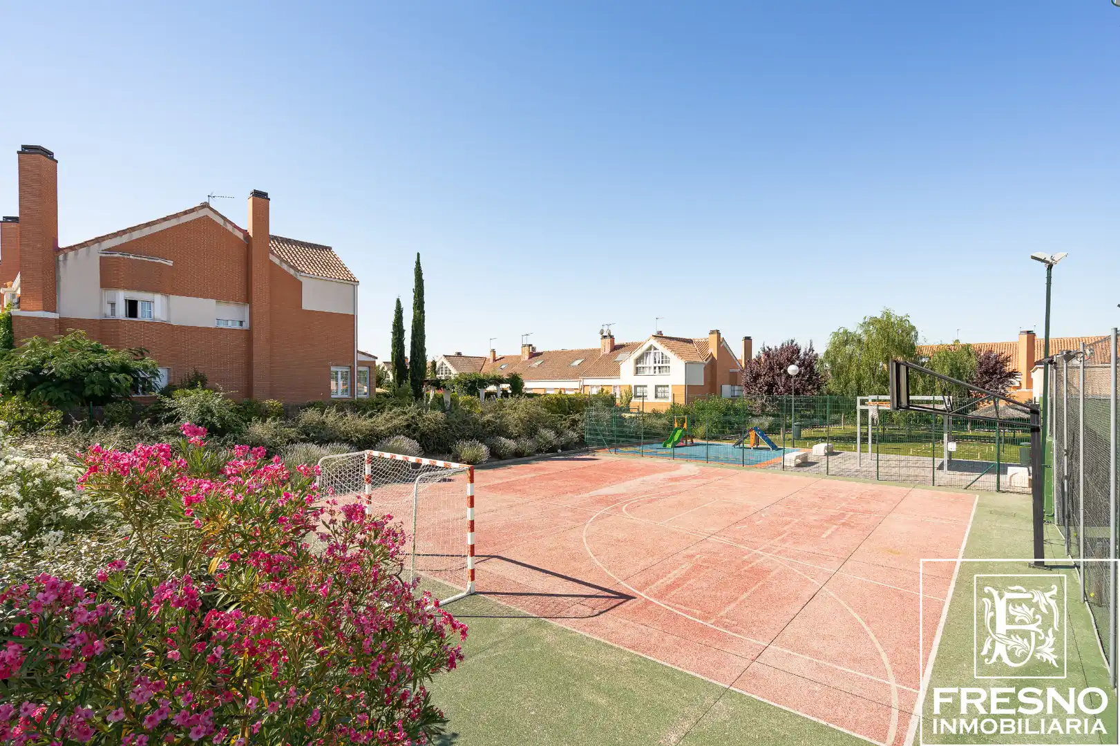 Jardí de Casa adosada en venda en Cobeña amb Aire condicionat, Calefacció i Jardí privat