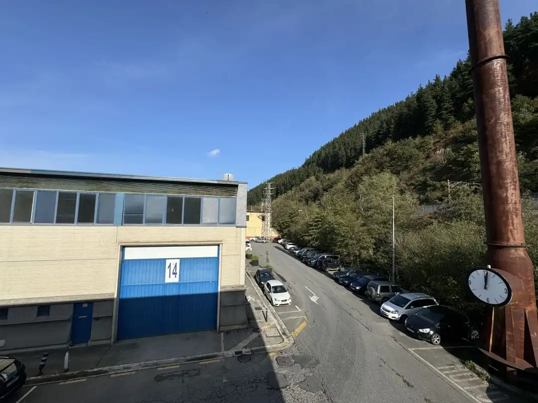 Vista exterior de Nau industrial en venda en Legazpi