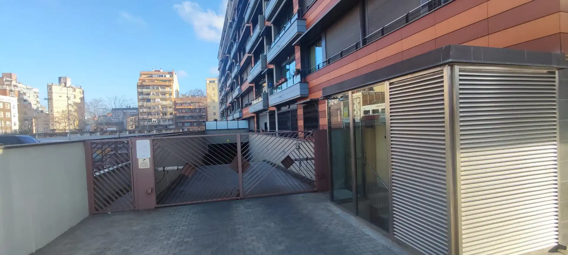 Vista exterior de Piso en venta en L'Hospitalet de Llobregat con Aire acondicionado, Calefacción y Parquet
