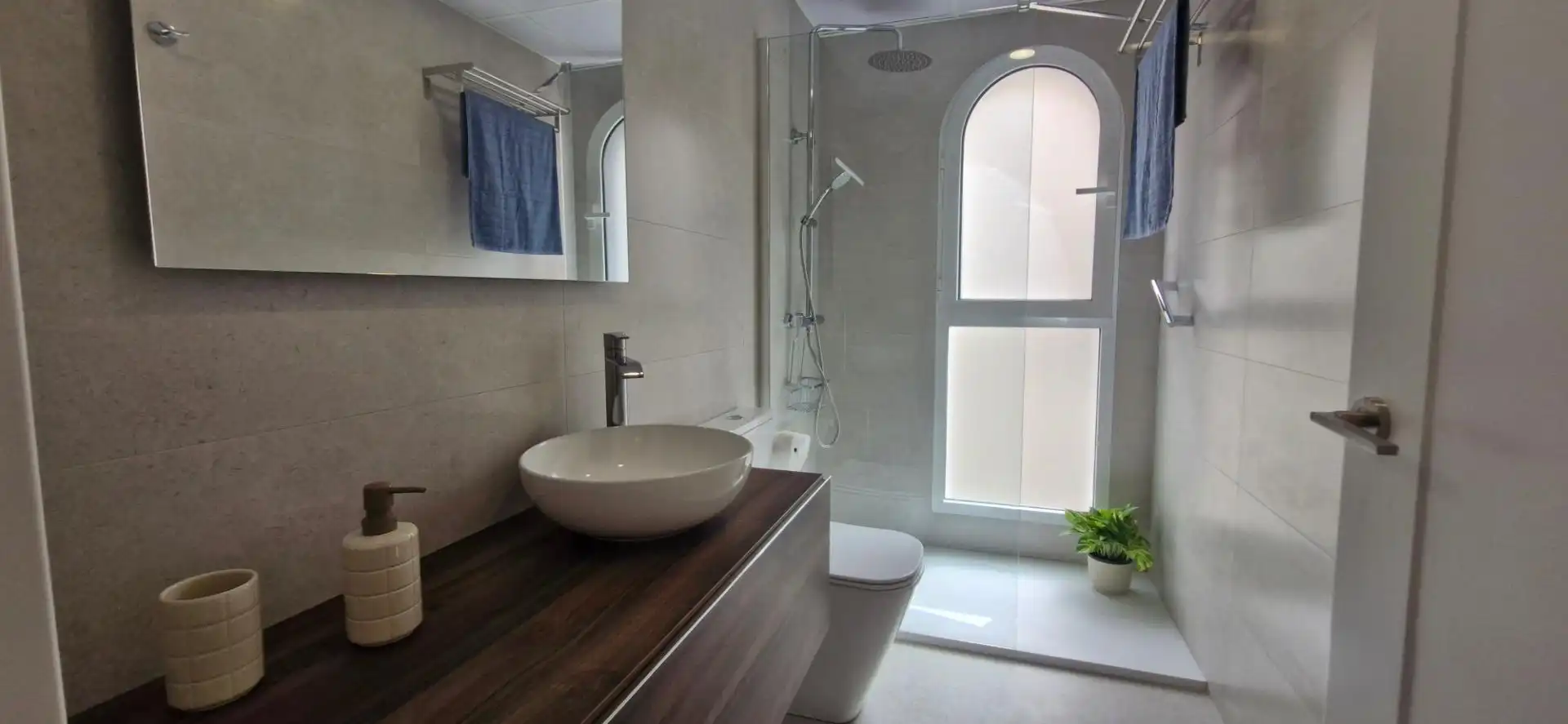 Baño de Piso de alquiler en Elche / Elx con Aire acondicionado, Parquet y Trastero