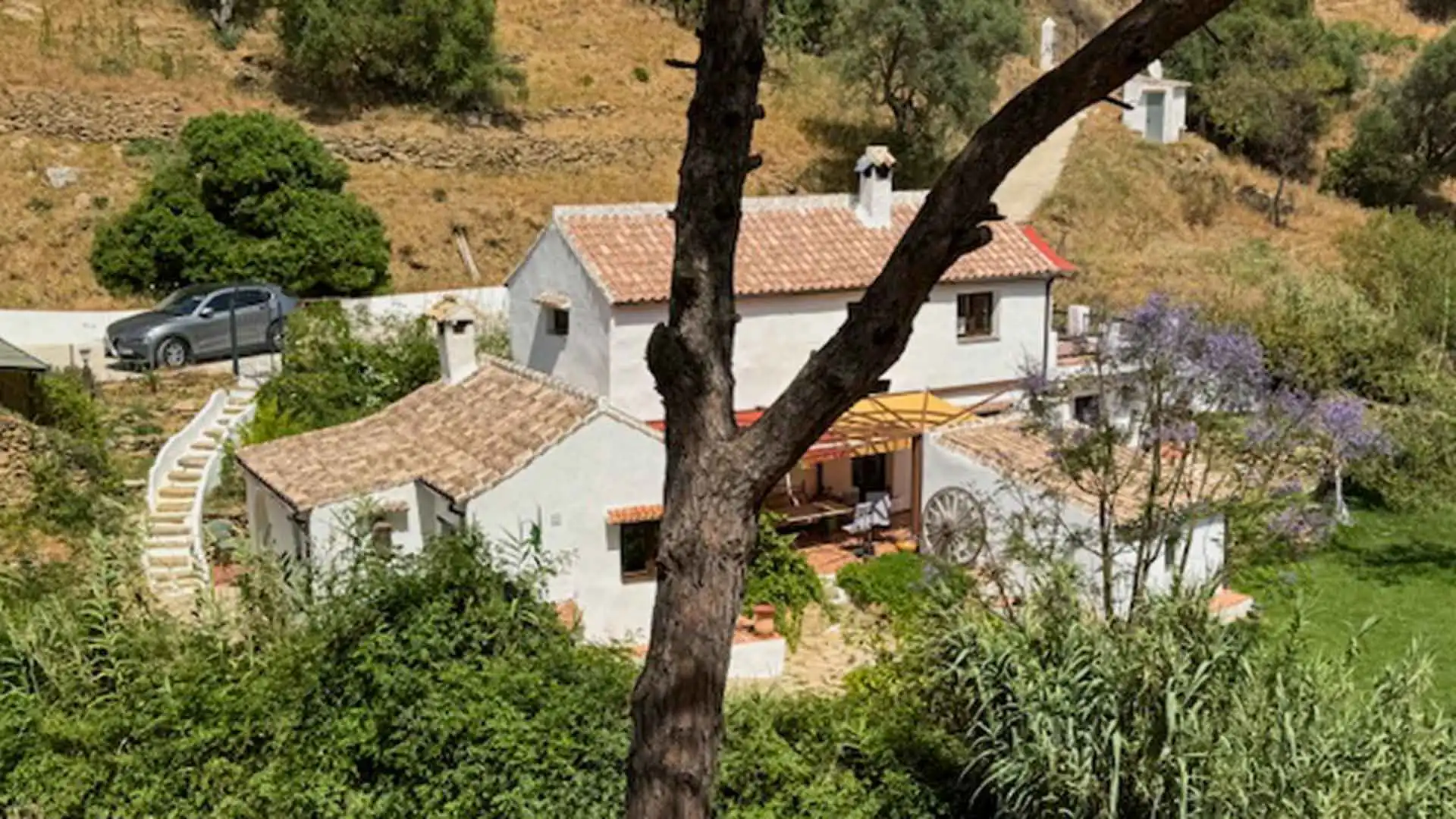 Vista exterior de Casa o xalet en venda en Casares amb Jardí privat, Terrassa i Piscina
