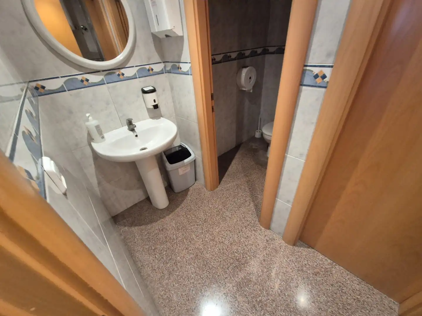 Badezimmer von Fabrikhallen zur Miete in Elda