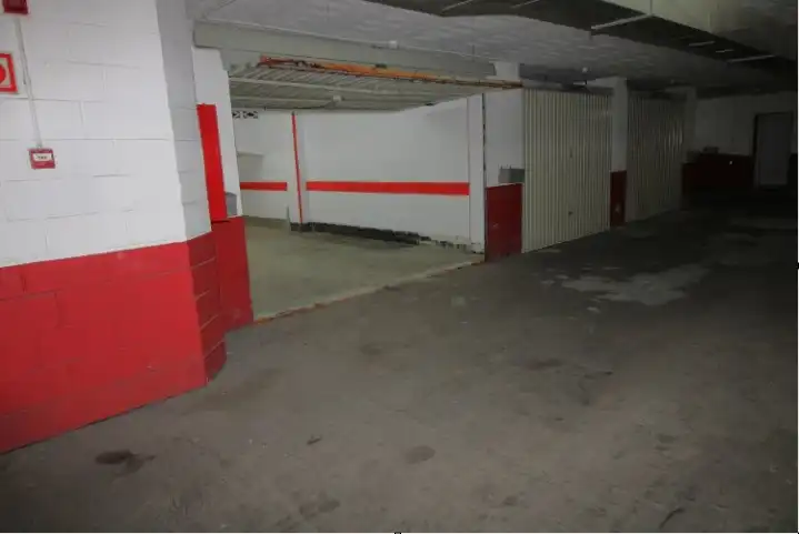 Garage zum Verkauf in Santander