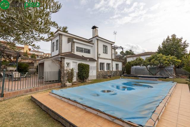 Casa-chalet en Venta en Calle Calle Borgoña en Villa de Otura