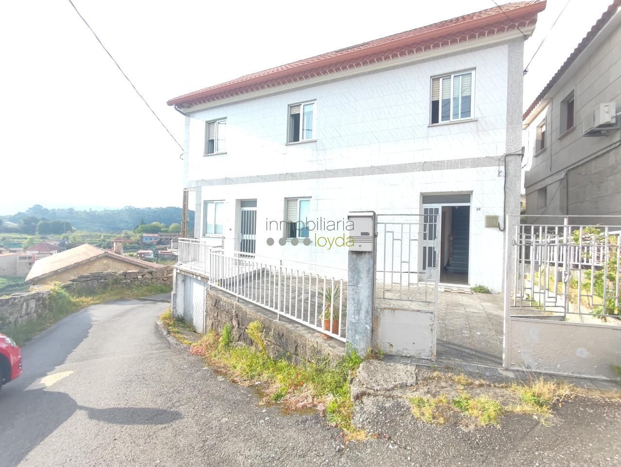 Exterior view of House or chalet for sale in Pontevedra Capital   with Heating, Terrace and Storage room