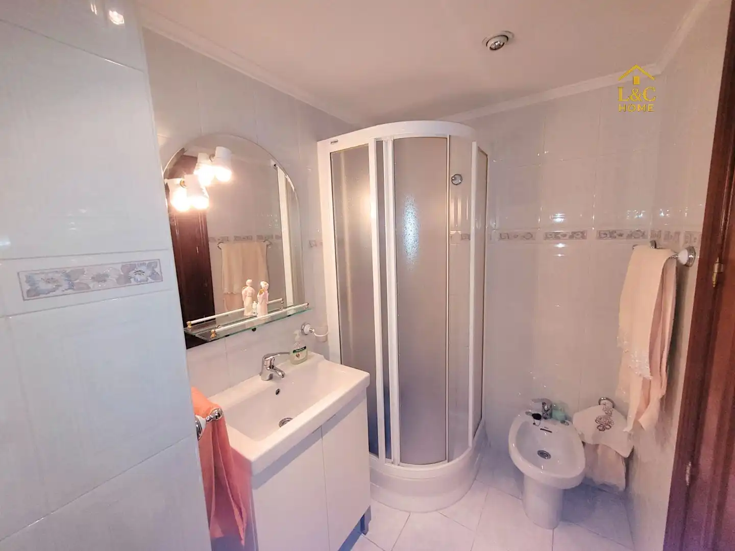 Baño de Piso en venta en Madrid con Calefacción, Terraza y Amueblado