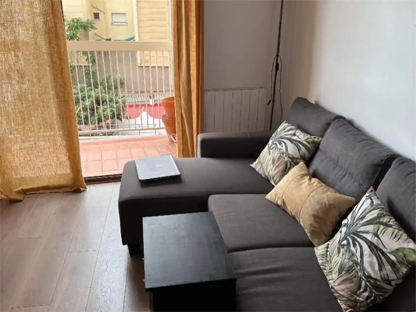 Wohnzimmer von Wohnung zur Miete in Barcelona mit Parkett, Möbliert und Balkon
