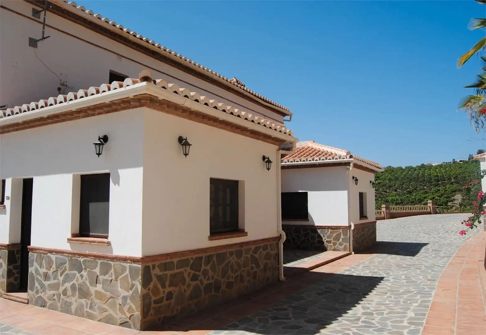 Vista exterior de Casa o chalet en venta en Vélez-Málaga con Aire acondicionado, Jardín privado y Terraza