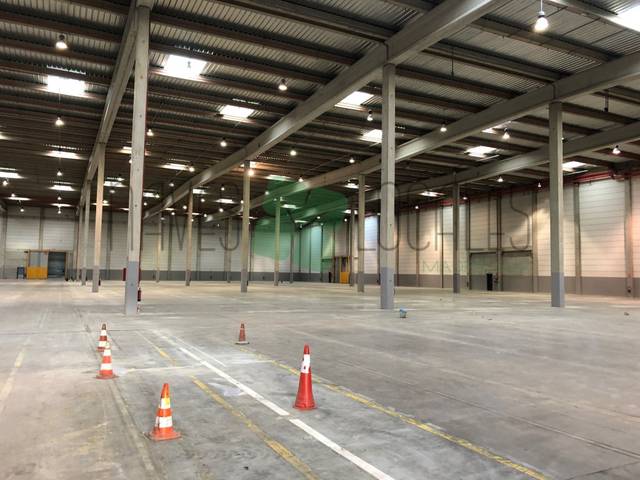 Nave industrial en Alquiler en Alovera