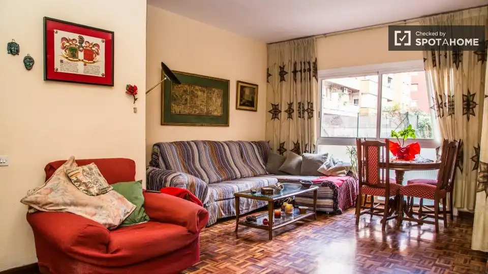 Room in El Baix Guinardó