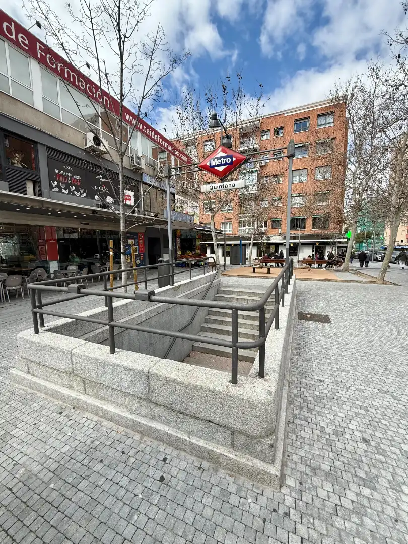 Vista exterior de Planta baja en venta en Madrid con Aire acondicionado, Calefacción y Amueblado