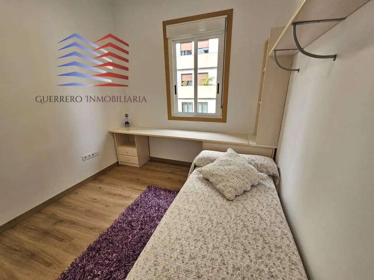 Dormitori de Pis de lloguer en Ourense Capital  amb Calefacció i Moblat