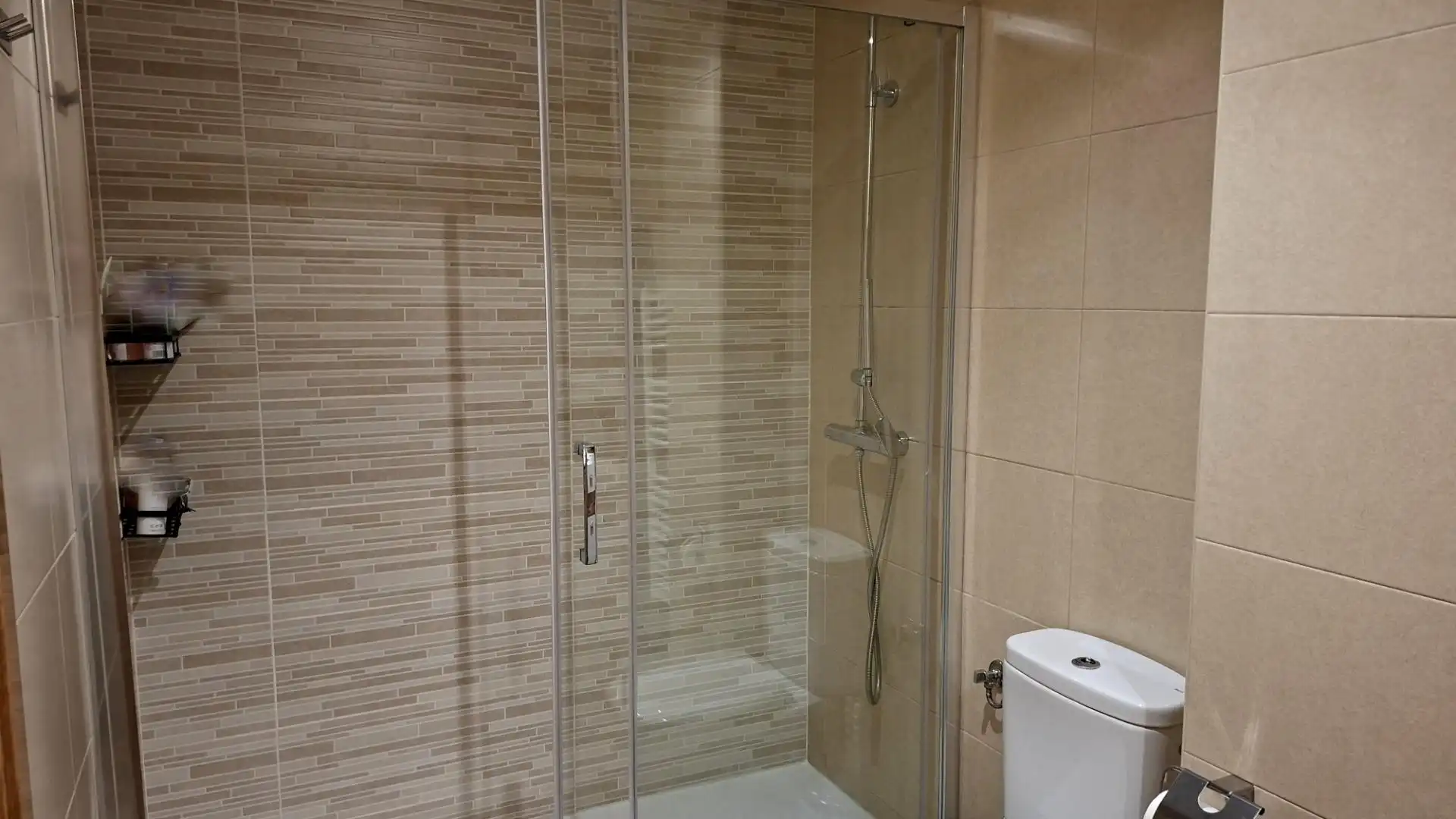 Bathroom of Flat for sale in Parets del Vallès  with Air Conditioner and Heating