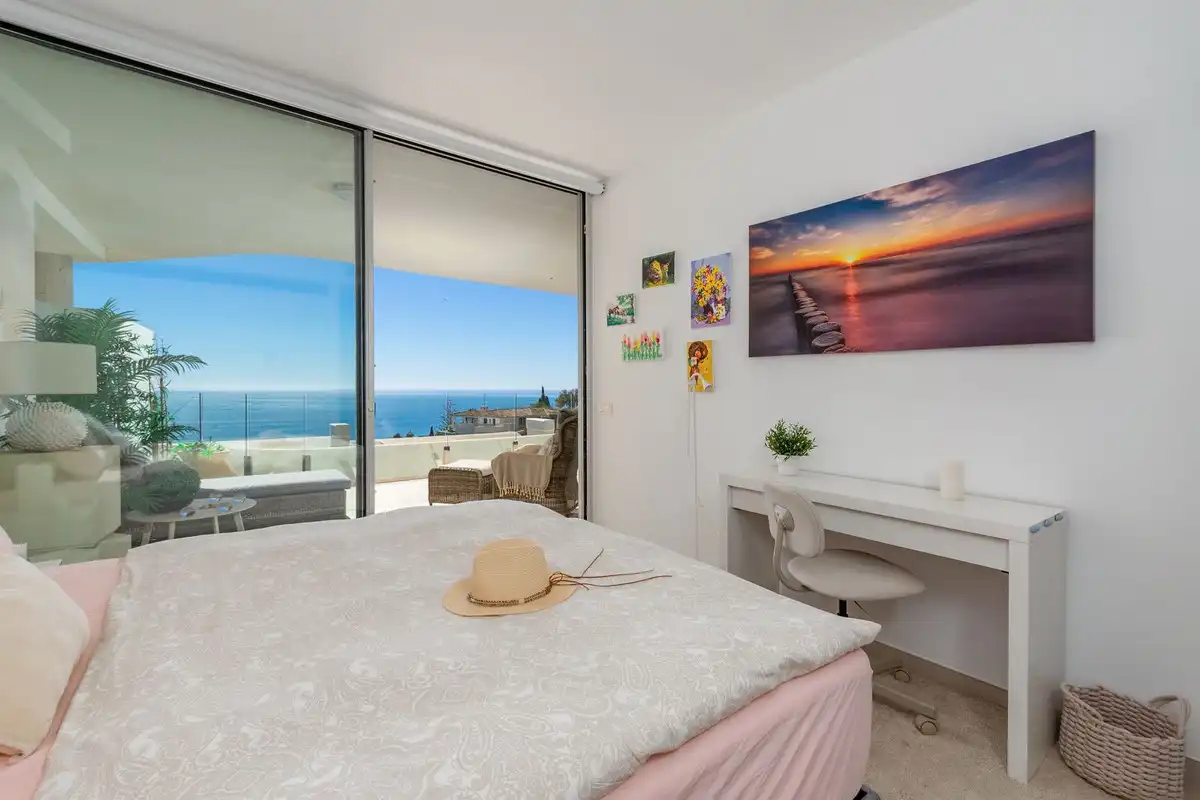 Dormitori de Apartament en venda en Benalmádena amb Aire condicionat, Terrassa i Traster