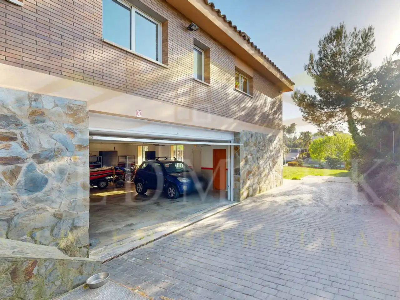 Vista exterior de Casa o xalet en venda en Sabadell amb Aire condicionat, Jardí privat i Terrassa