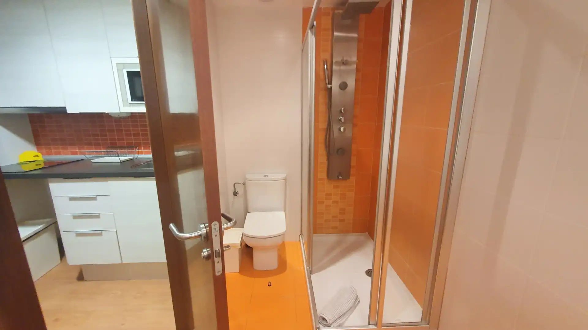 Baño de Dúplex de alquiler en Barcelona con Aire acondicionado, Calefacción y Terraza