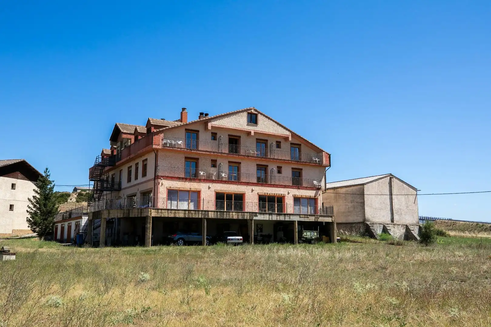 Außenansicht von Gebäude zum Verkauf in Puente la Reina de Jaca