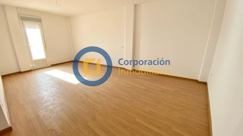 Piso con tres dormitorios y garaje en Puerto Lumbreras, nuevo a estrenar