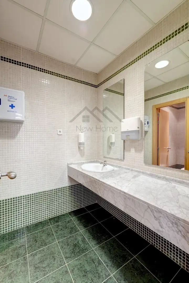 Baño de Oficina de alquiler en Paterna