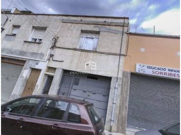 Casa en venda a Calle MARE DE DEU DE LOURDES