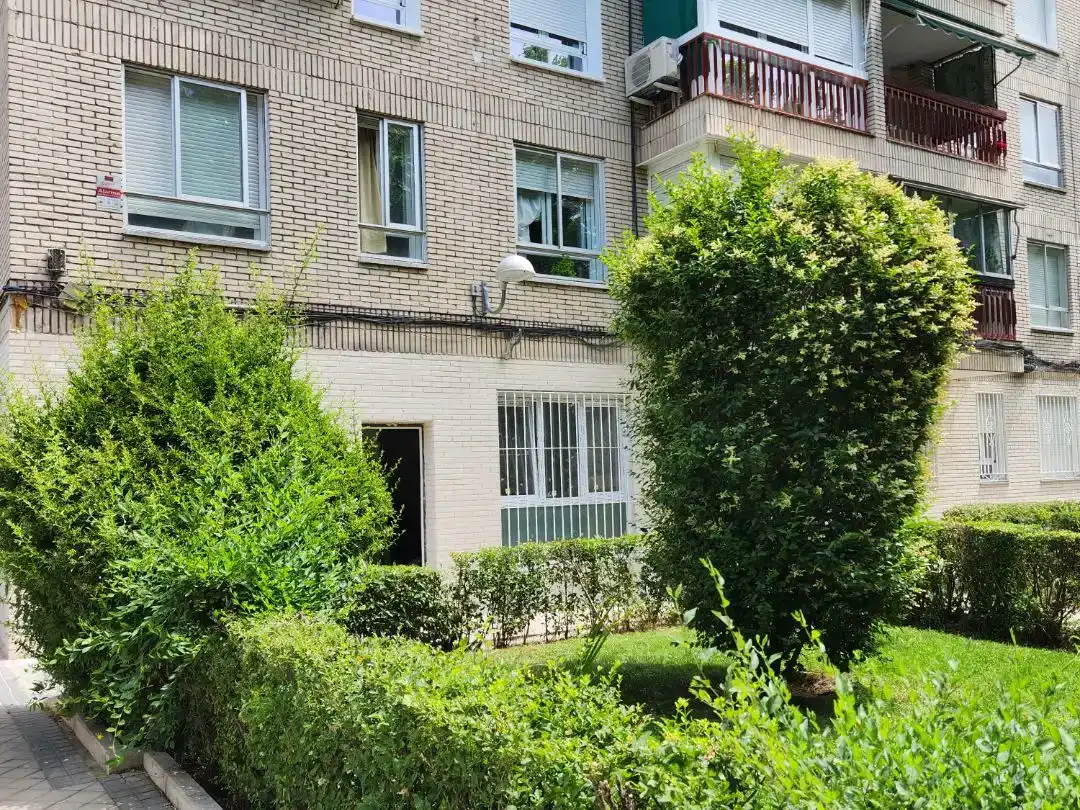 Vista exterior de Piso en venta en Madrid con Aire acondicionado, Jardín privado y Piscina