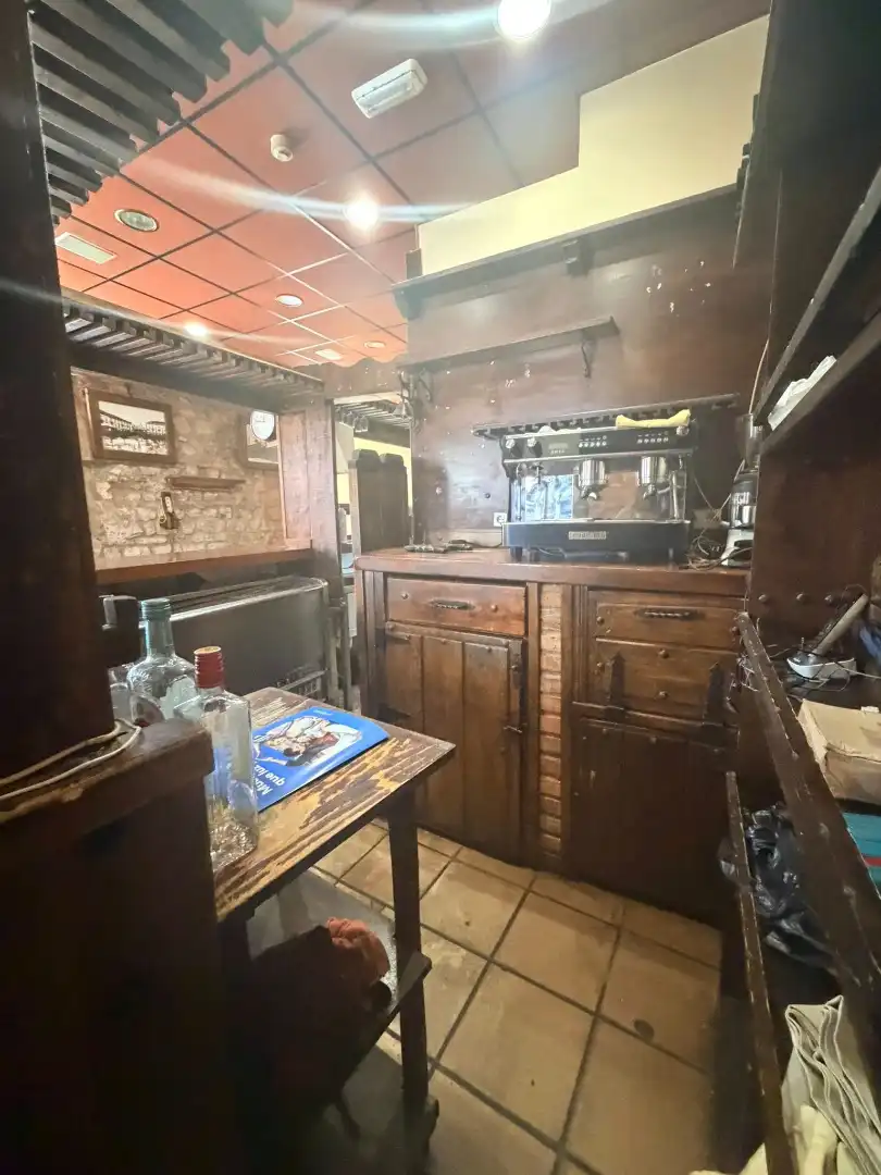Cuina de Local de lloguer en Torrelavega  amb Aire condicionat, Terrassa i Moblat