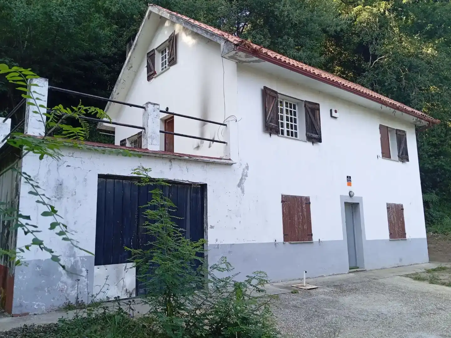 Vista exterior de Finca rústica en venda en Bergondo amb Jardí privat i Traster