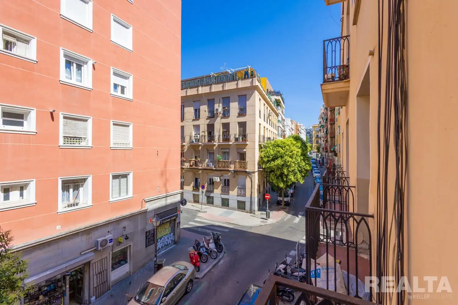 Exterior view of Flat for sale in Madrid  with Heating