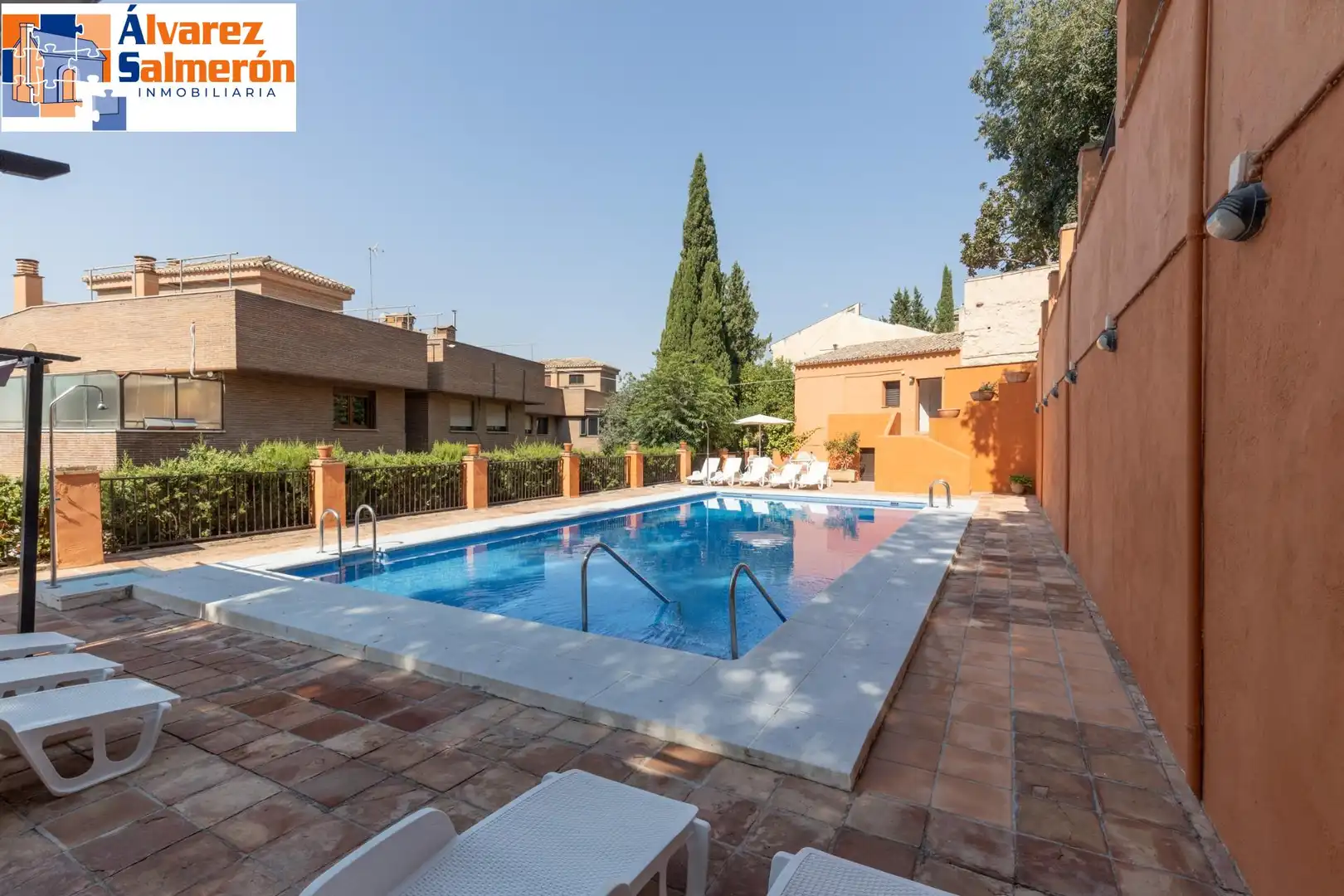 Piscina de Pis en venda en Granada amb Terrassa, Traster i Piscina comunitària