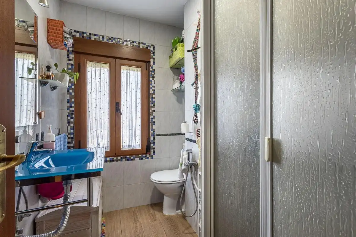 Bany de Casa o xalet en venda en Granada amb Terrassa i Balcó