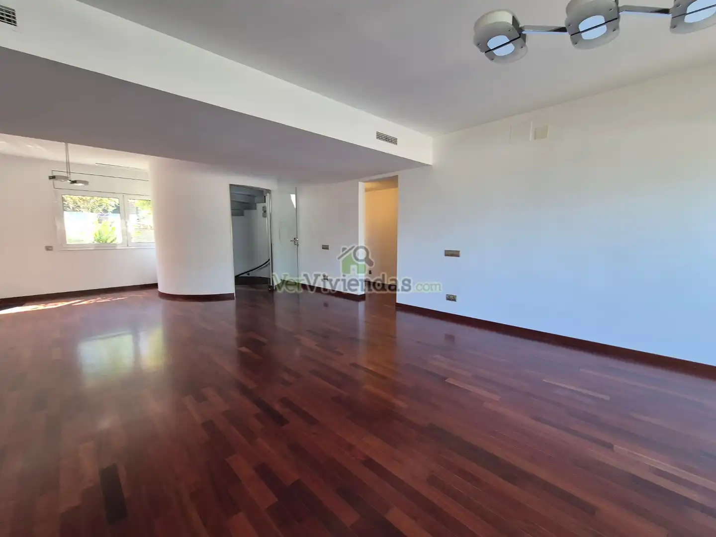Sala de estar de Casa o chalet en venta en Vallirana con Aire acondicionado, Calefacción y Jardín privado