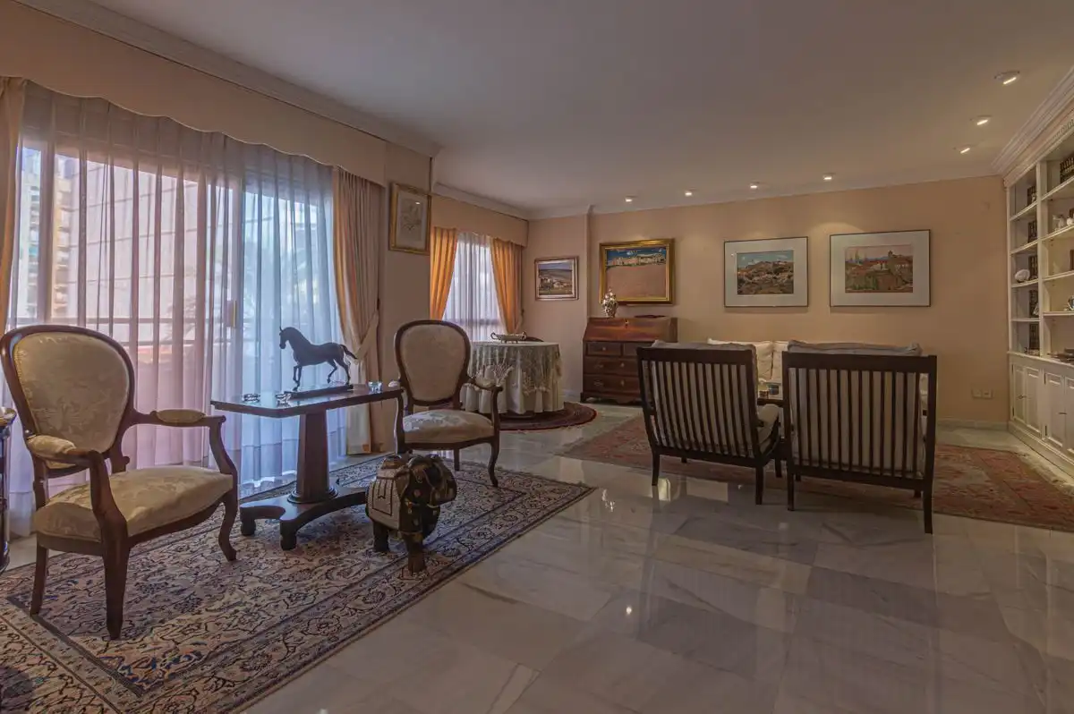Flat with lift for sale in Avinguda de la República Argentina, imagen 2