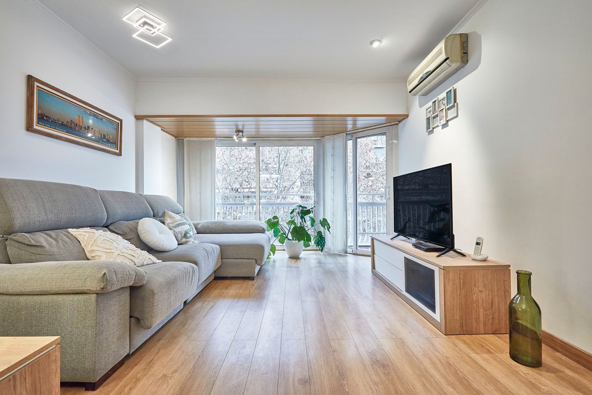 Living room of Flat for sale in Manresa  with Air Conditioner, Heating and Storage room