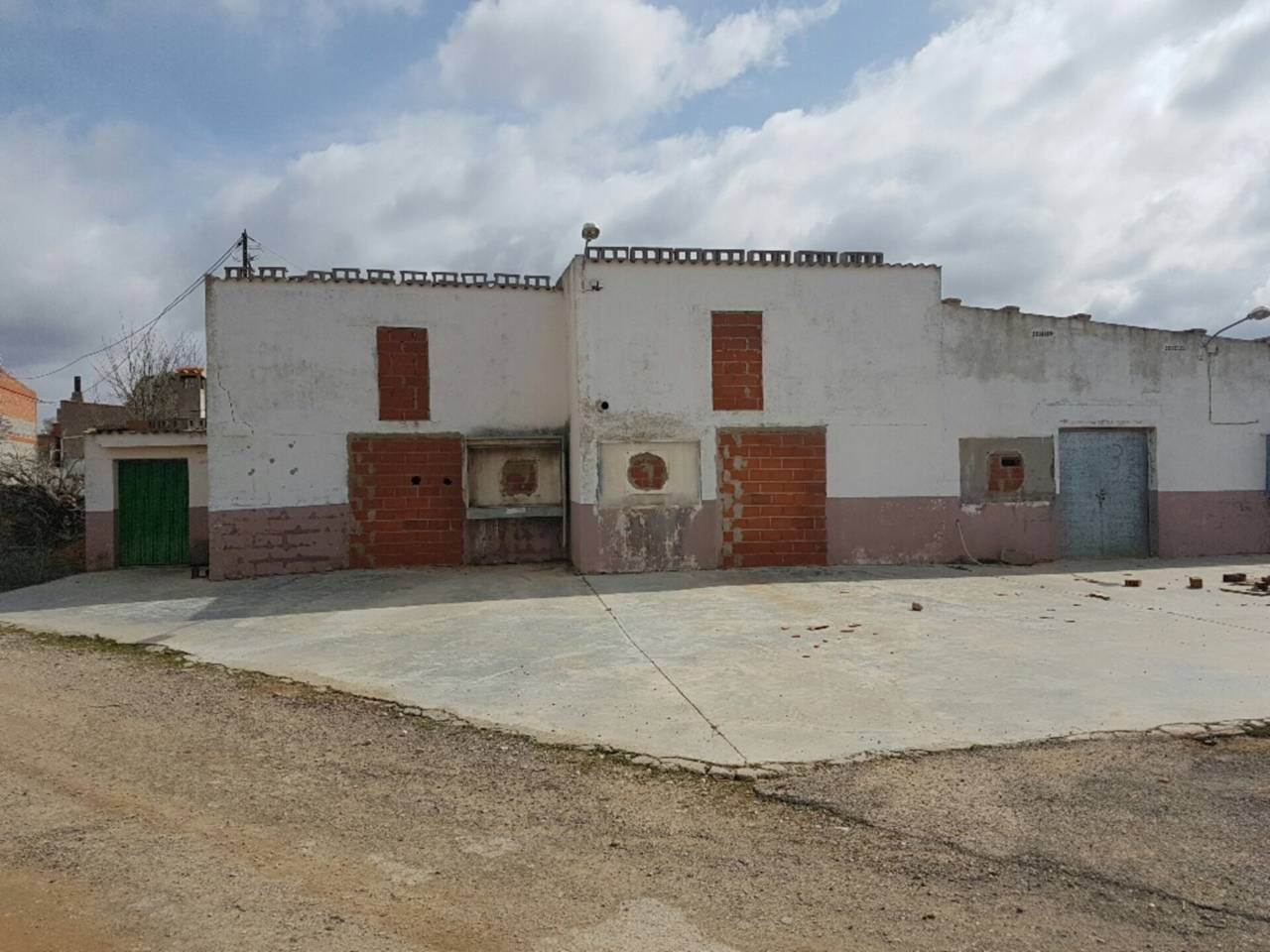 Exterior view of Industrial buildings for sale in Casasimarro