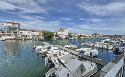 Vista exterior de Pis en venda en Empuriabrava